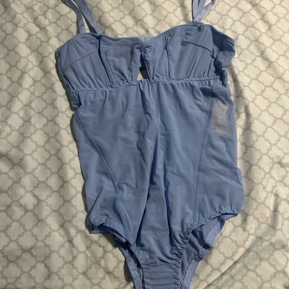Hah under the wire body suit - Picture 2 of 6